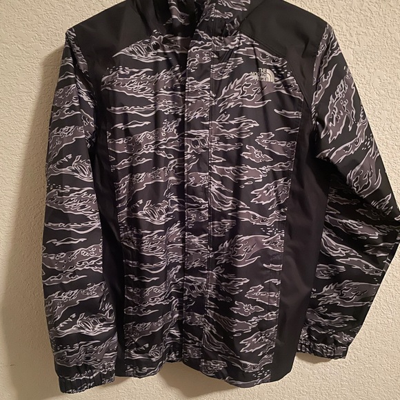 North Face Boys Black and Gray Patterned Jacket - Picture 1 of 9